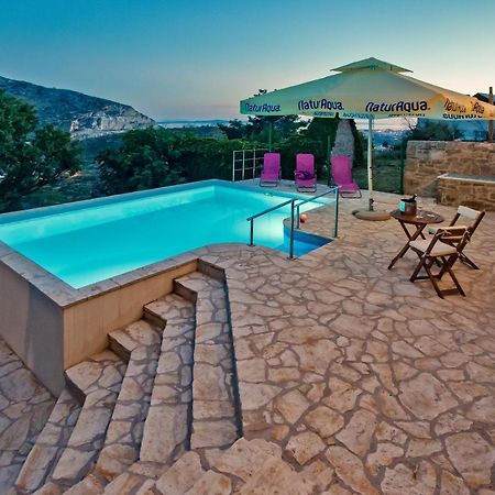 Villa Don Dan Zrnovnica Bagian luar foto