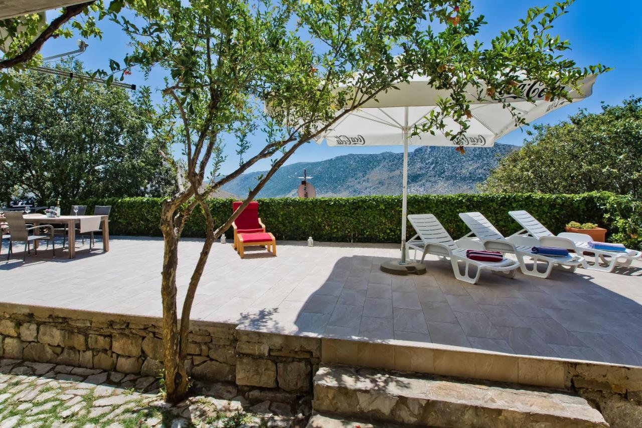 Villa Don Dan Zrnovnica Bagian luar foto