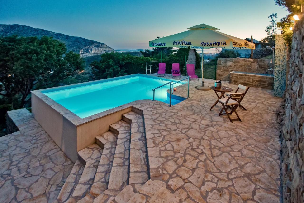 Villa Don Dan Zrnovnica Bagian luar foto